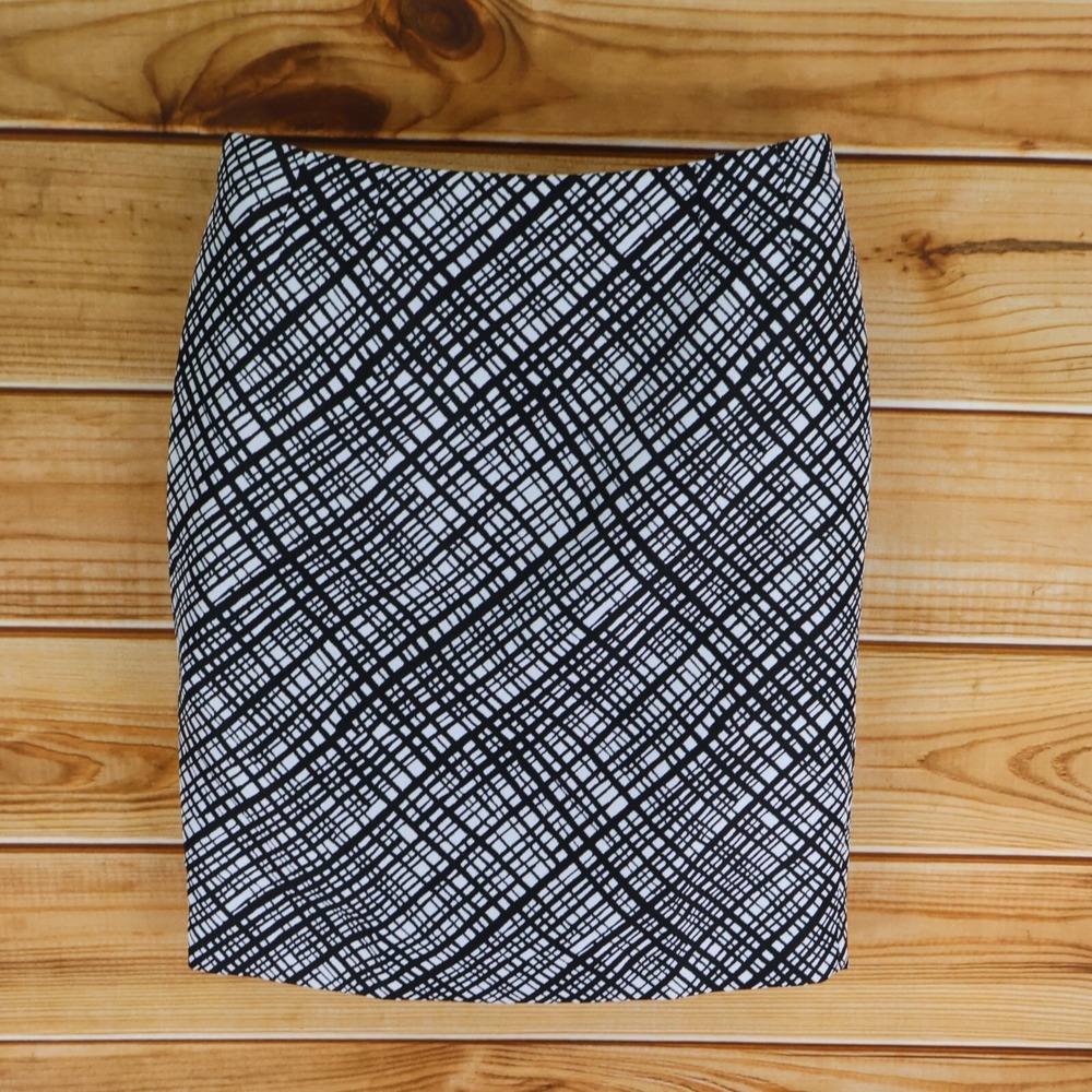 Kasper Pencil Skirt Womens 8P Black Geometric Lined Knee Length Business Career